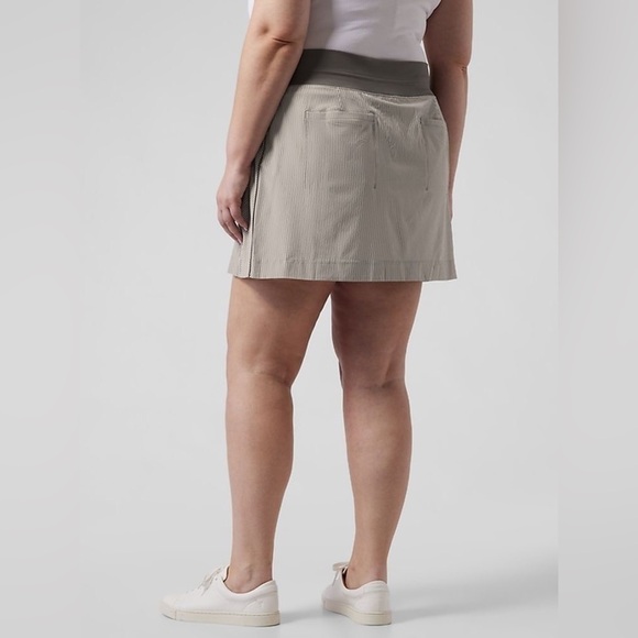 Athleta Brooklyn Textured Skort Size 2 - Picture 2 of 9